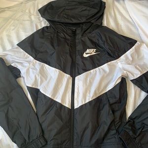 Boys and girls NIKE windbreaker!!
